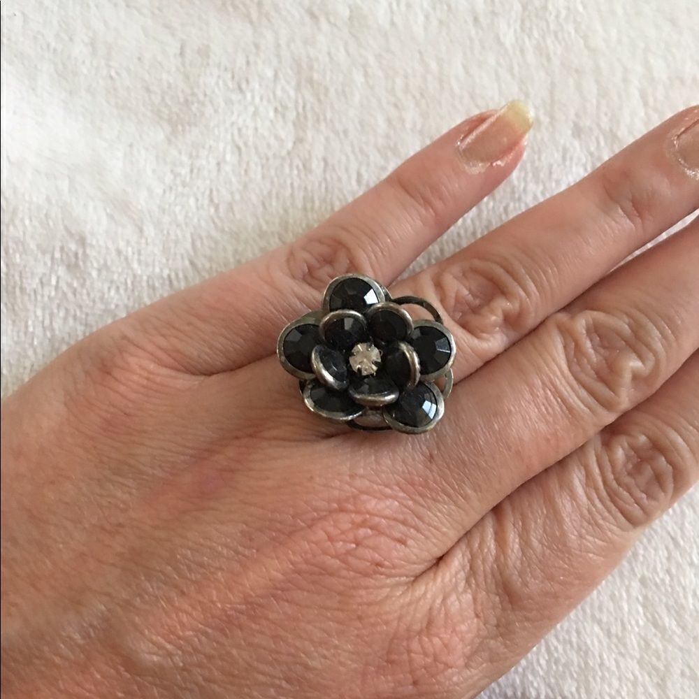 Pretty Black Flower Ring! Adjustable! - Picture 2 of 7